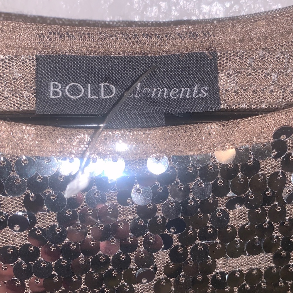 BOLD elements Silver Sequin Top - Picture 2 of 6